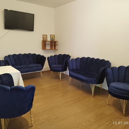 Vilman House Hotel Risnov Bagian luar foto