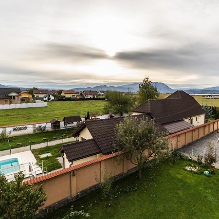 Vilman House Hotel Risnov Bagian luar foto