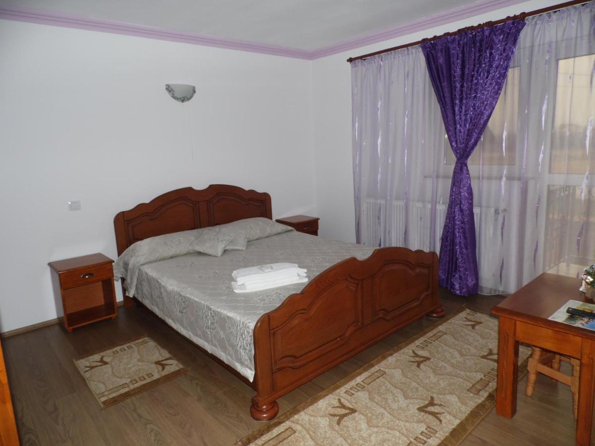 Vilman House Hotel Risnov Bagian luar foto