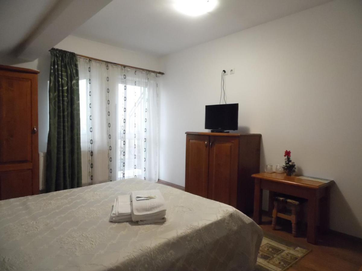 Vilman House Hotel Risnov Bagian luar foto