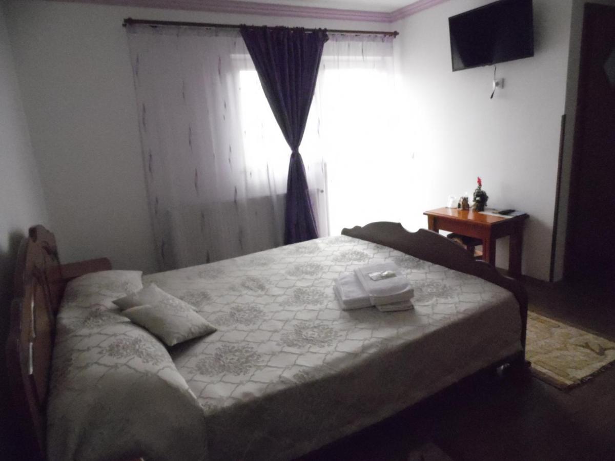 Vilman House Hotel Risnov Bagian luar foto