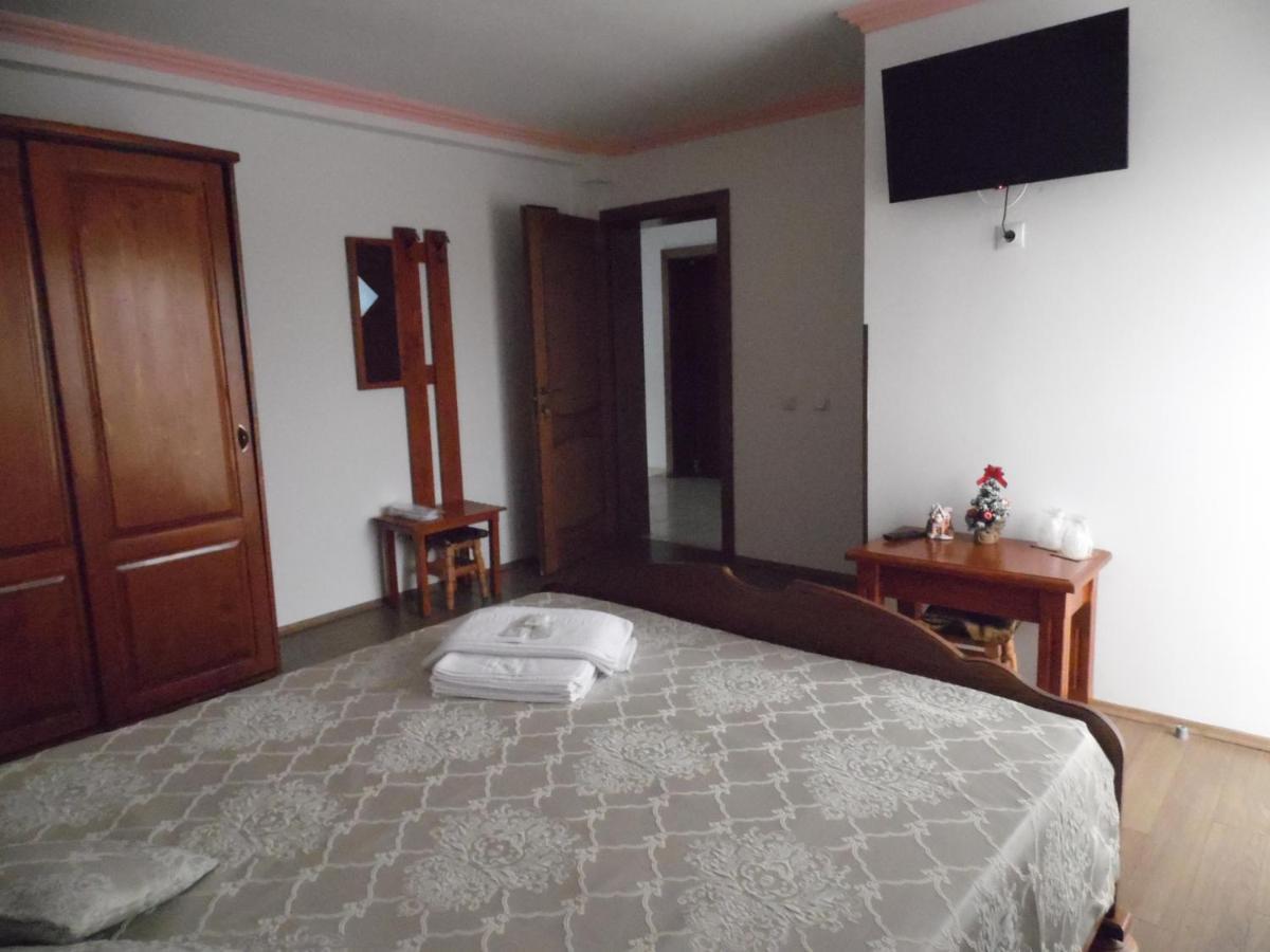 Vilman House Hotel Risnov Bagian luar foto