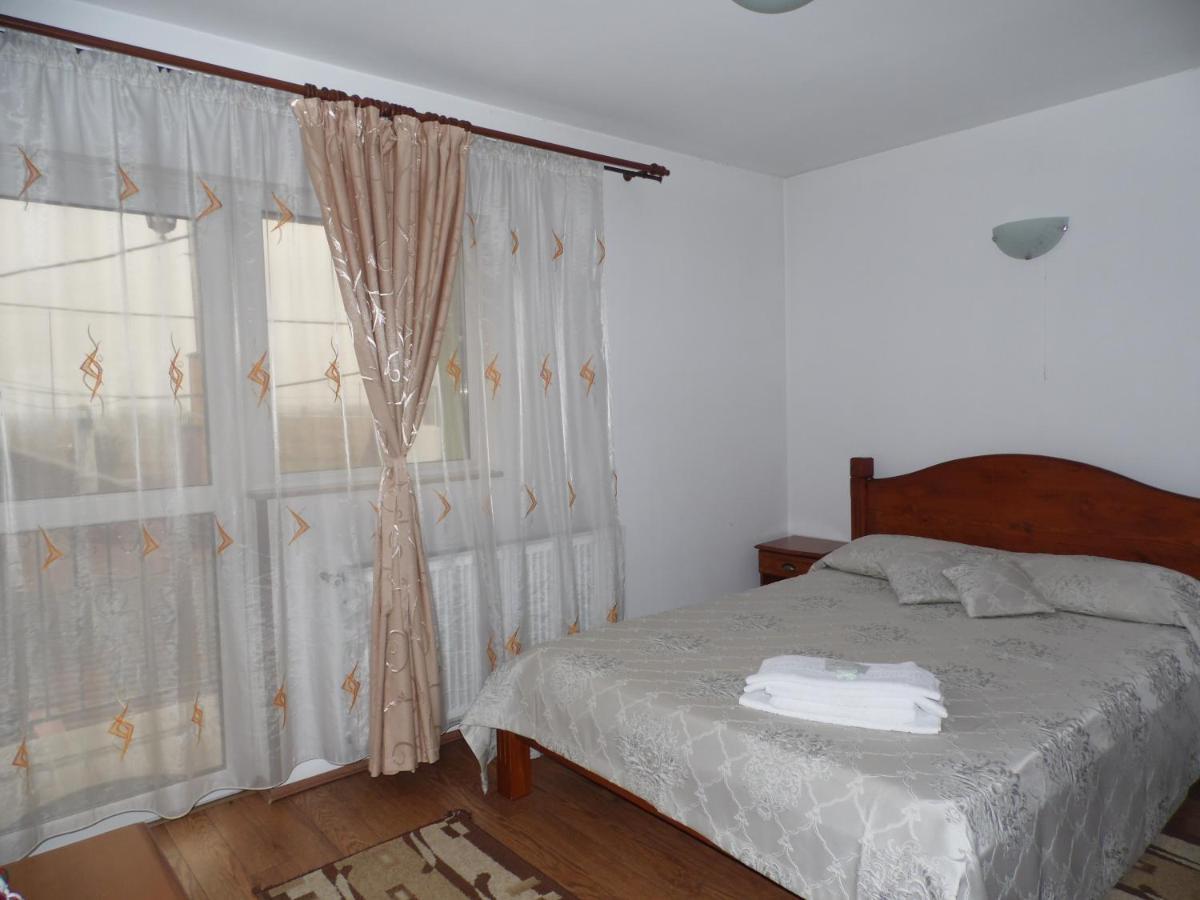 Vilman House Hotel Risnov Bagian luar foto