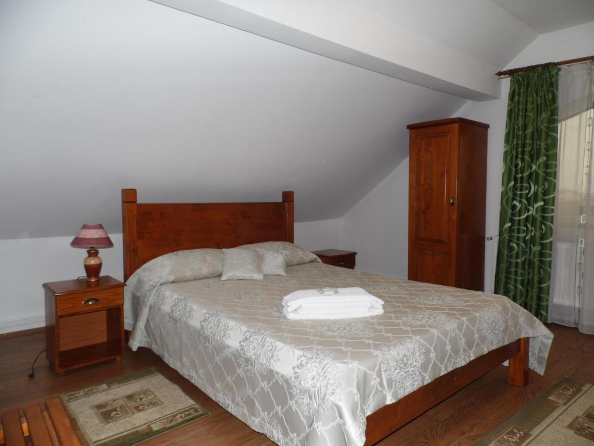 Vilman House Hotel Risnov Bagian luar foto