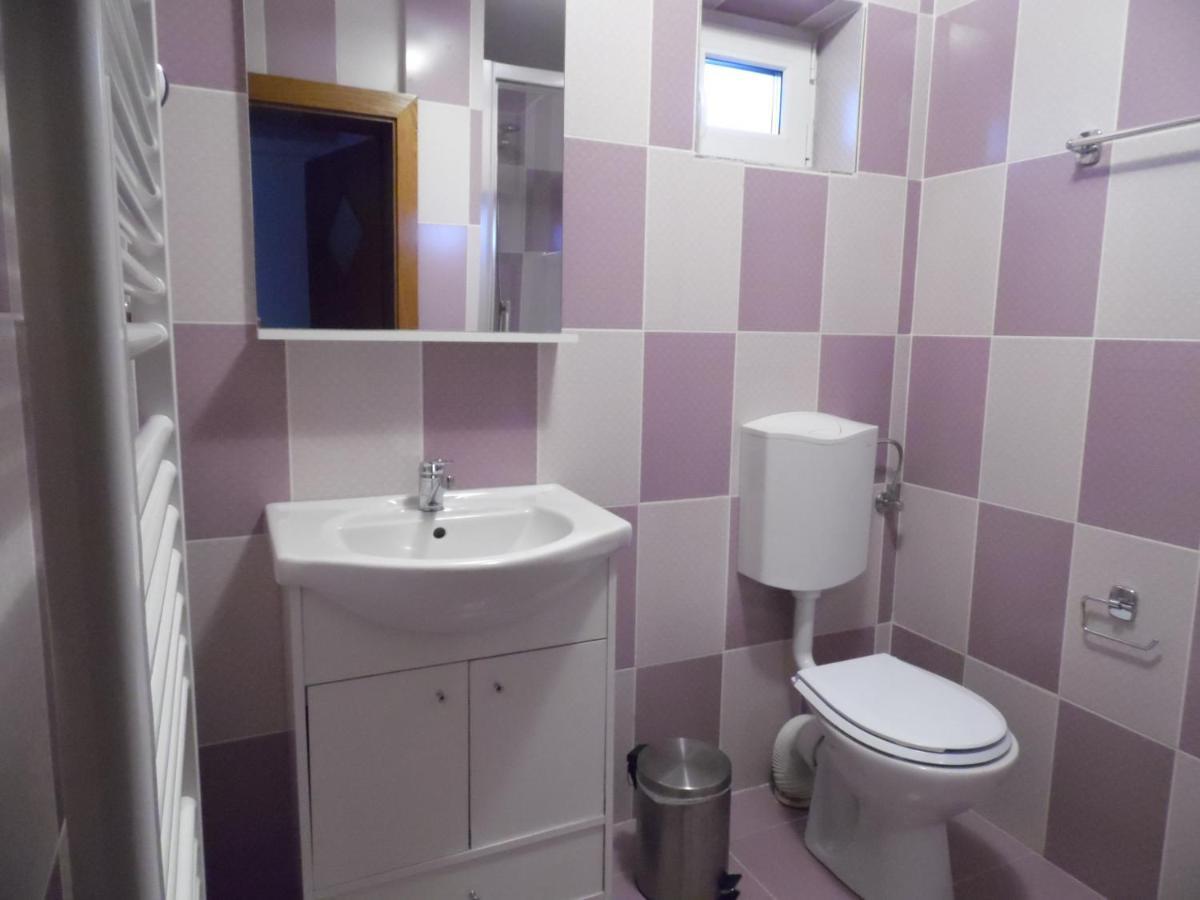 Vilman House Hotel Risnov Bagian luar foto