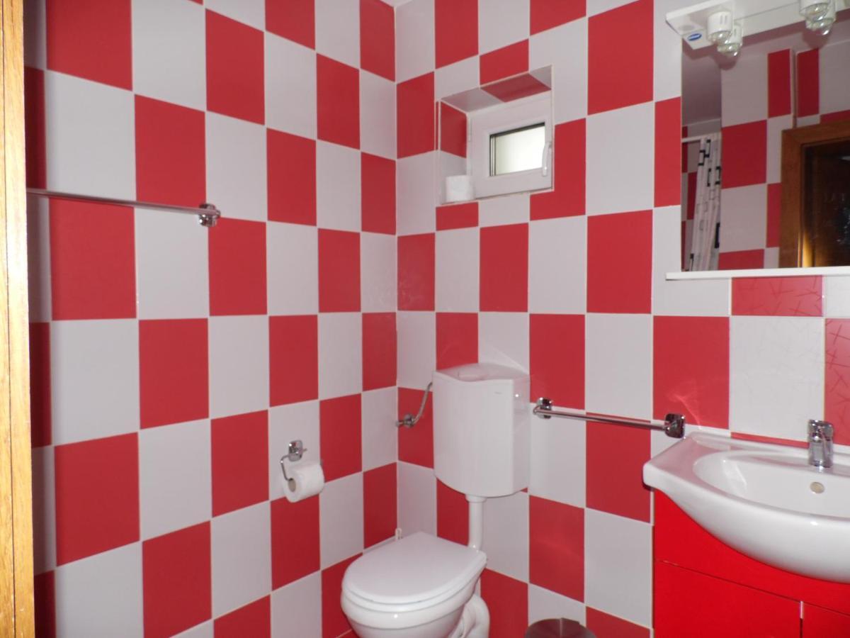 Vilman House Hotel Risnov Bagian luar foto