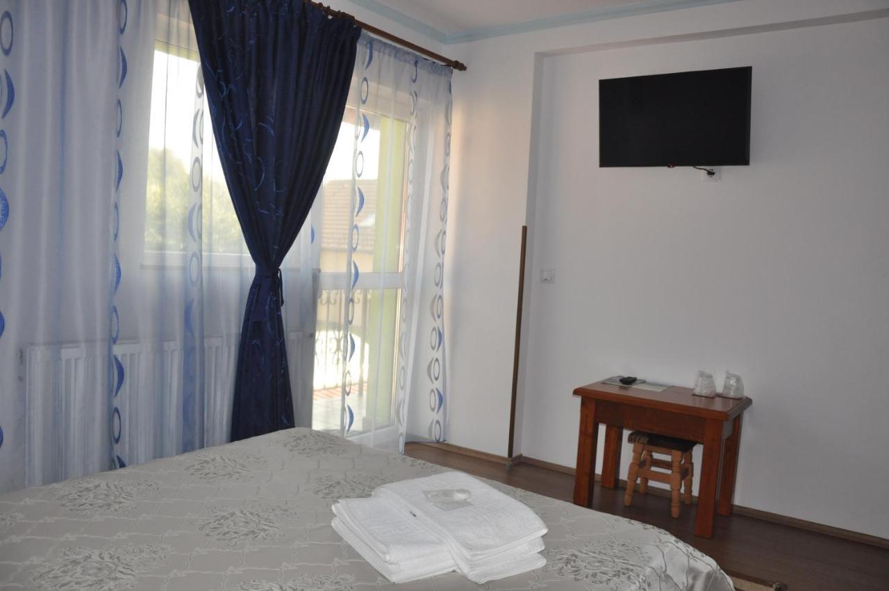 Vilman House Hotel Risnov Bagian luar foto