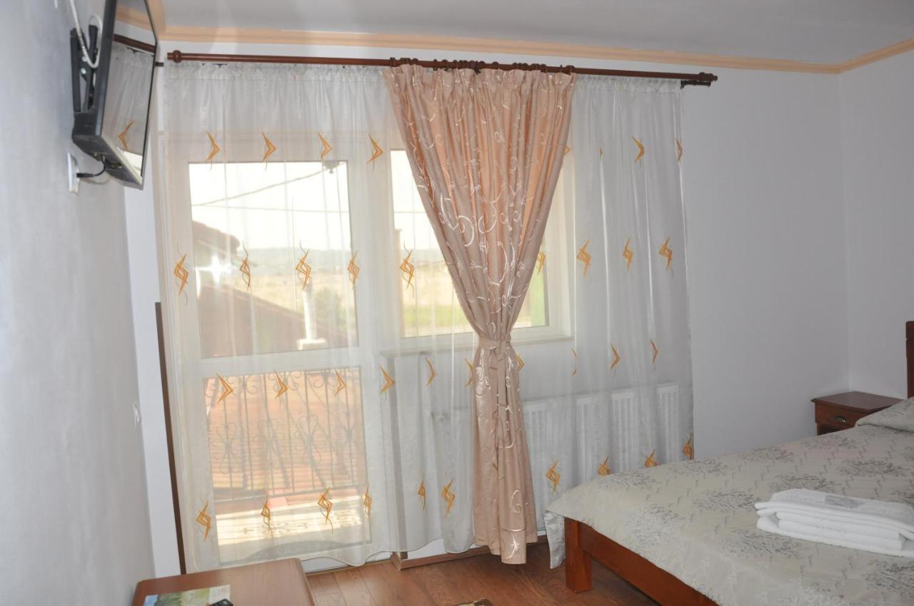 Vilman House Hotel Risnov Bagian luar foto