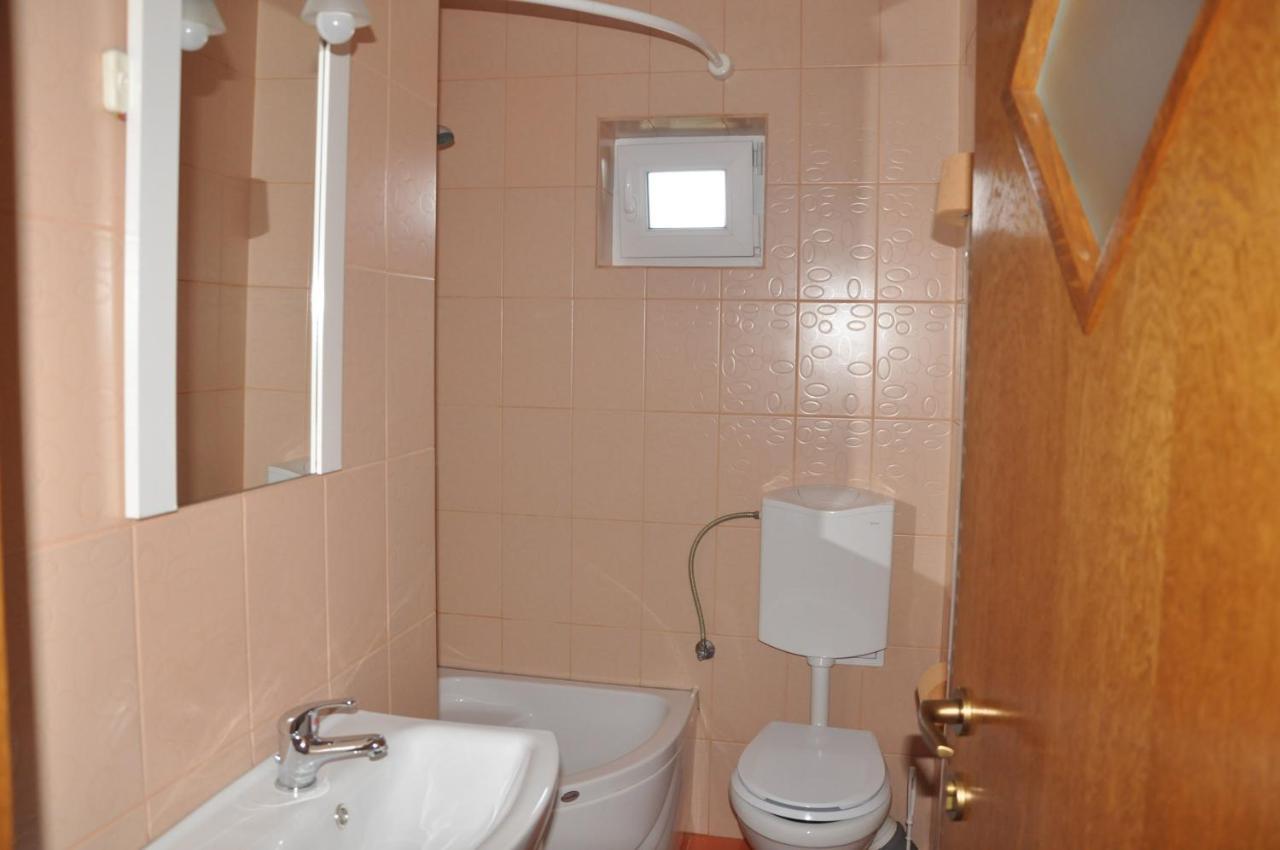 Vilman House Hotel Risnov Bagian luar foto