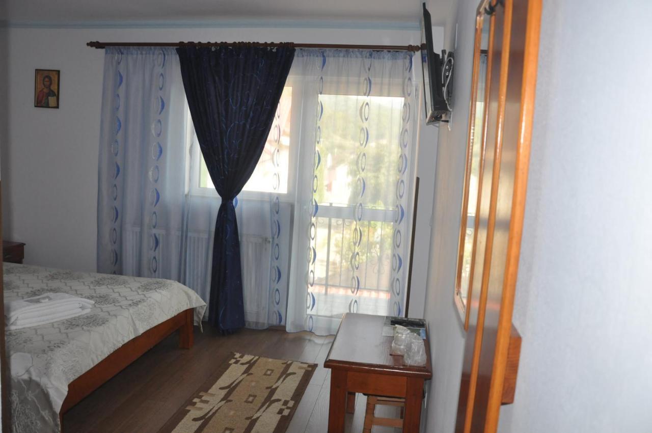 Vilman House Hotel Risnov Bagian luar foto