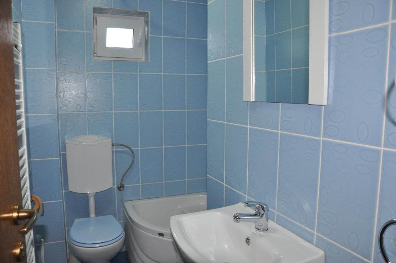 Vilman House Hotel Risnov Bagian luar foto