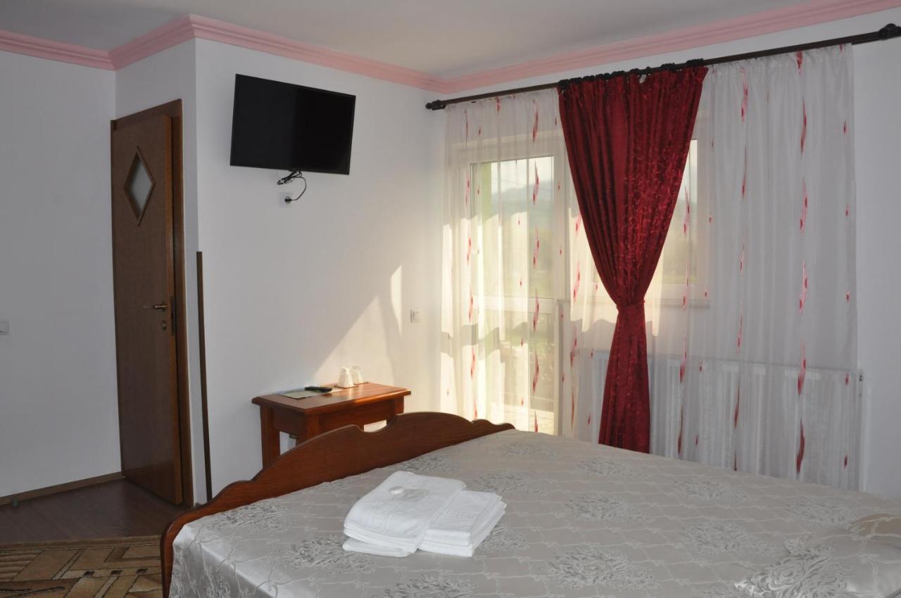 Vilman House Hotel Risnov Bagian luar foto