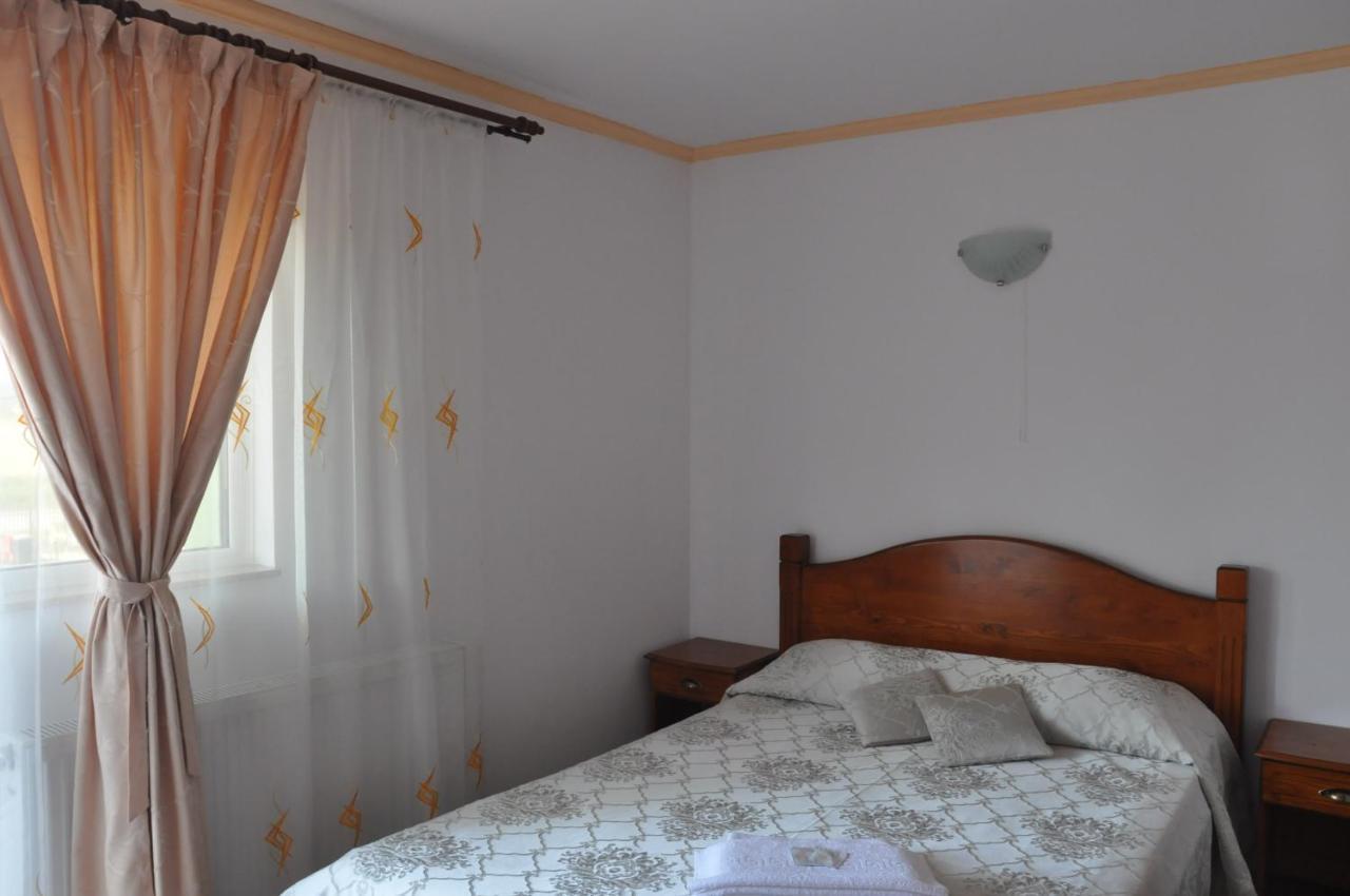 Vilman House Hotel Risnov Bagian luar foto