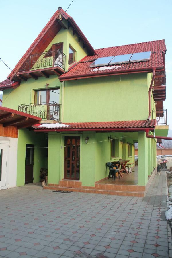Vilman House Hotel Risnov Bagian luar foto